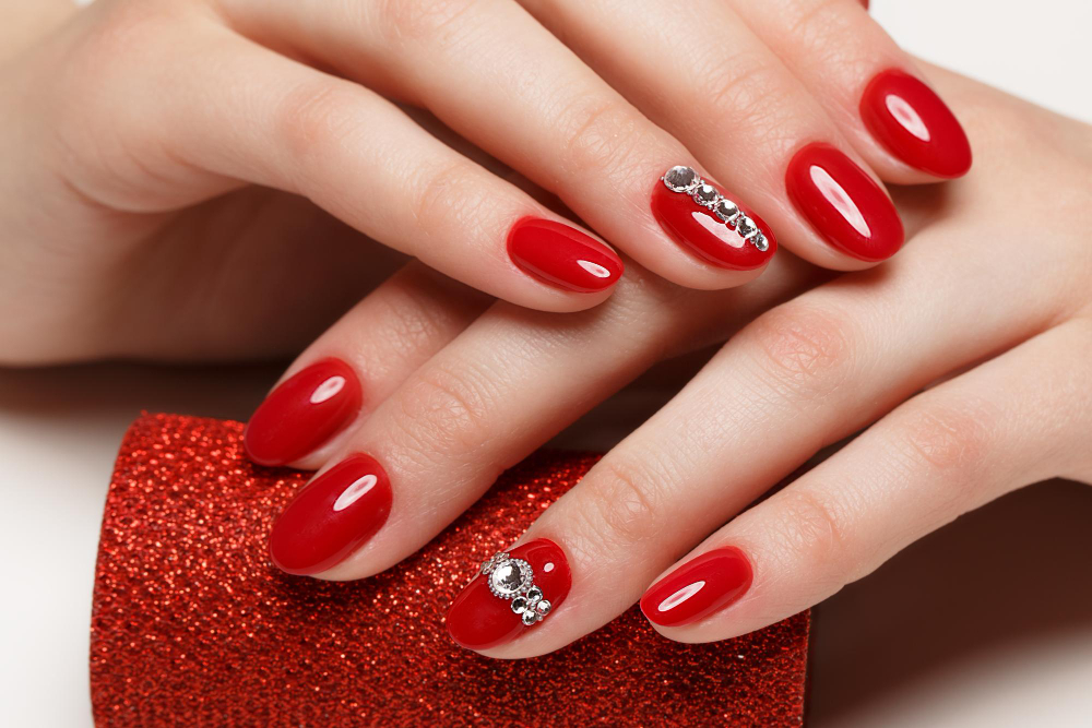 bright-festive-red-manicure-female-hands-nails-design